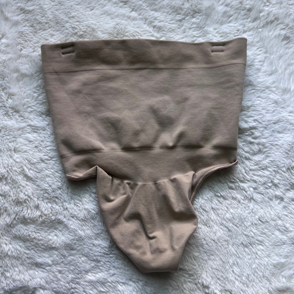 SKIMS Women's Sculpting High Waisted Seamless Thong Beige Small Shapewear NWOT
